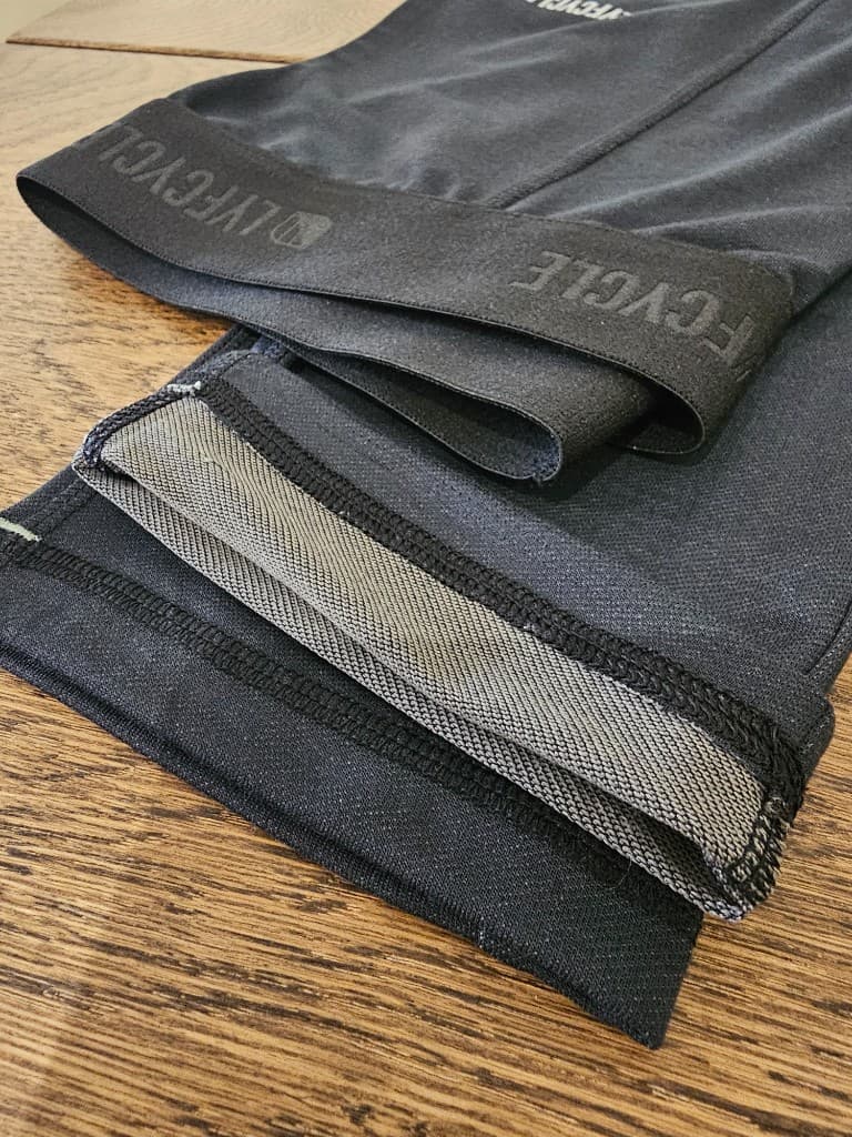 Baselayer waistband and leg hem construction on thermal workwear