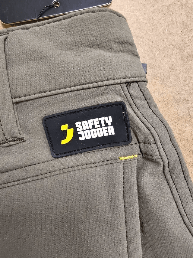 Branded workwear badge and reinforced pocket detail on technical cargo trousers